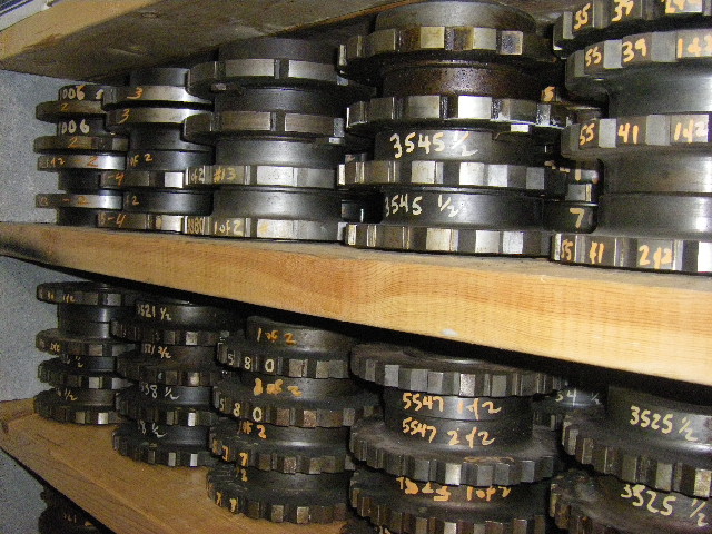 Photo 1 - Single plates for 3T, 4T, 8T, 13T, 18T, 20T & 30T
Matching sets of two plates – L and R
FOR 2T, 3T, 4T, 6T, 10T, 13T, 14T,16T, 17T, 18T, 19T, 23T, 24T, 26T, 27T, 30T, 34T, 39T, 43T, 49T & 55T
